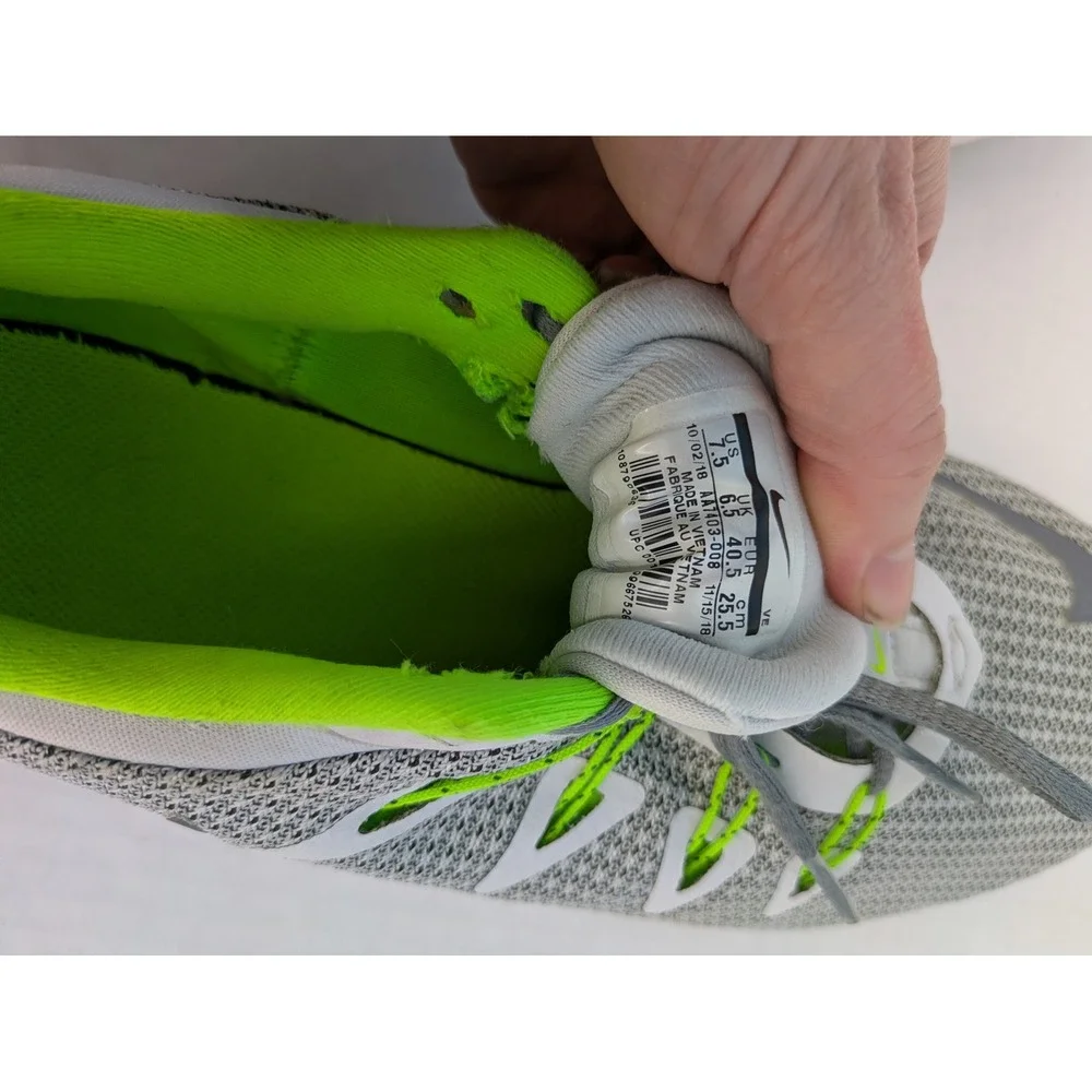 Nike Quest Women 7.5 Green White Volt‎ Gray Running Shoes AA7412-008 Sneakers
